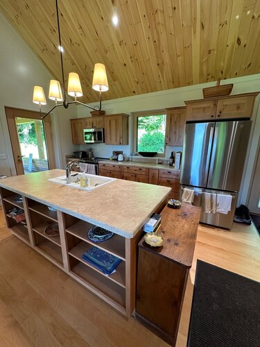 Modern Home Overlooking Mt. Greylock, Williamstown!