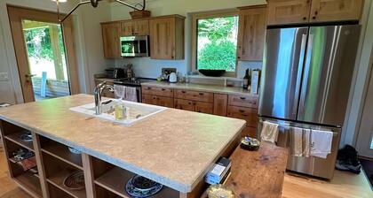 Modern Home Overlooking Mt. Greylock, Williamstown!