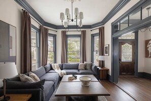 Unclassified image, 5 of 30, button