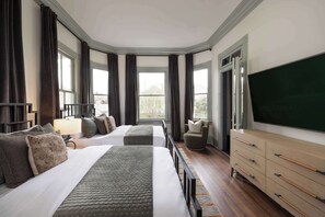 6 bedrooms, desk, iron/ironing board, free WiFi