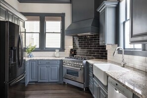 Unclassified image, 3 of 30, button