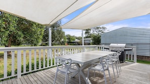 Outdoor dining - Mar-Lins - Pet Friendly - 2 Mins Walk to Beach (Callala Beach)
