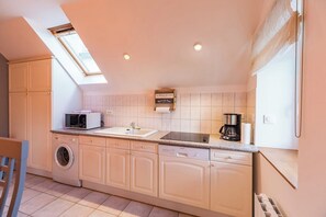 Fridge, microwave, dishwasher, coffee/tea maker