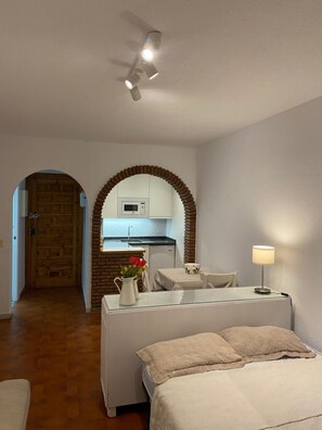 1 chambre, fer et planche à repasser, Wi-Fi gratuit, draps fournis