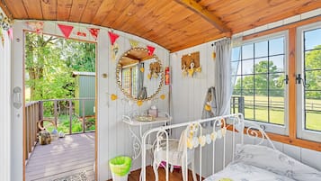 2 bedrooms, bed sheets