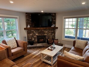 Smart TV, fireplace