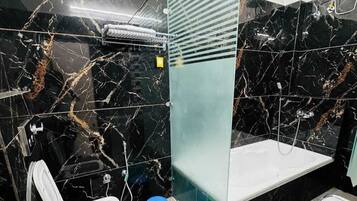 基础客房 | 浴室 | 免费洗浴用品、吹风机、毛巾、肥皂