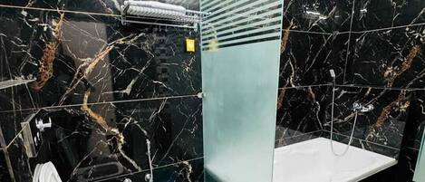 Basic Room | Bathroom