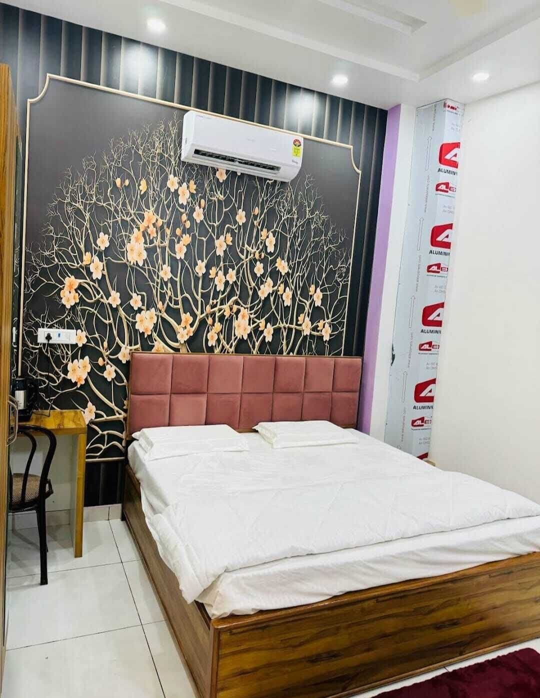 Basic Room | Desk, laptop workspace, free WiFi