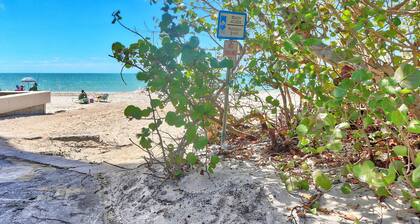 ☀NEW Townhome🌴Azul A5🌊Acros from Beach🍹Private Roof Top Deck🐬Heated Pool