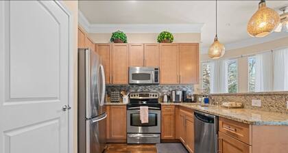 Brand NEW- Modern Luxe getaway- Centrally located