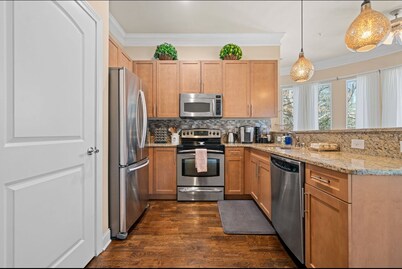 Brand NEW- Modern Luxe getaway- Centrally located