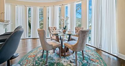 Brand NEW- Modern Luxe getaway- Centrally located