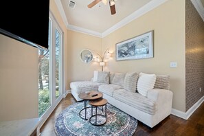 TV - Brand NEW- Modern Luxe getaway- Centrally located (Atlanta)