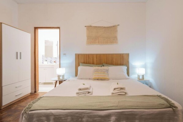 1 dormitorio, tabla de planchar con plancha, wifi gratis y ropa de cama