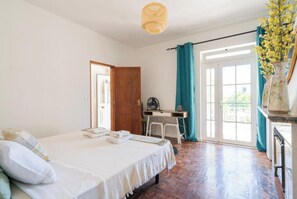 1 dormitorio, tabla de planchar con plancha, wifi gratis y ropa de cama