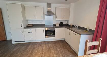 Barking 2 Bed Apt With Parking & Good Travel Links