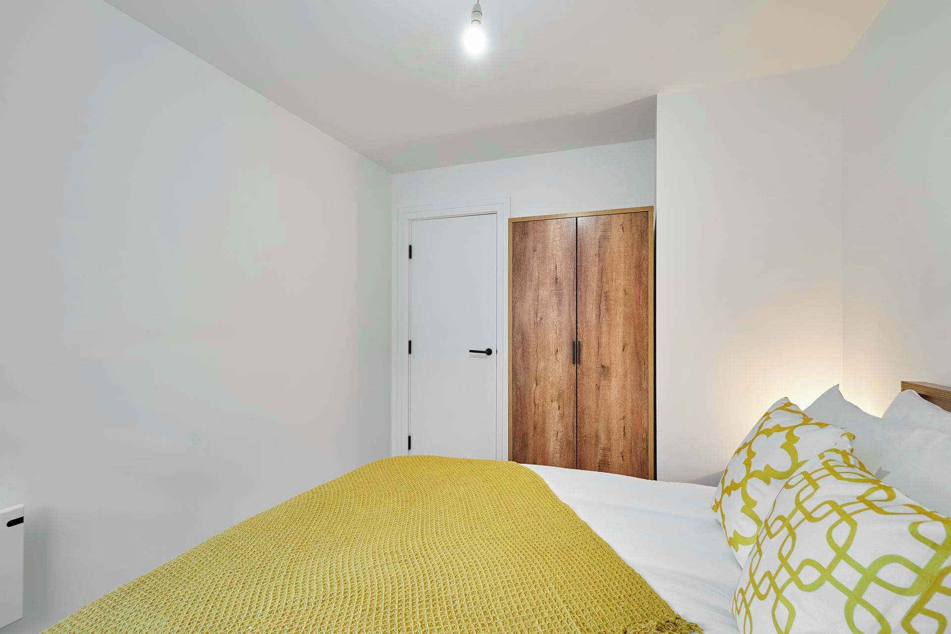 2 bedrooms, iron/ironing board, bed sheets
