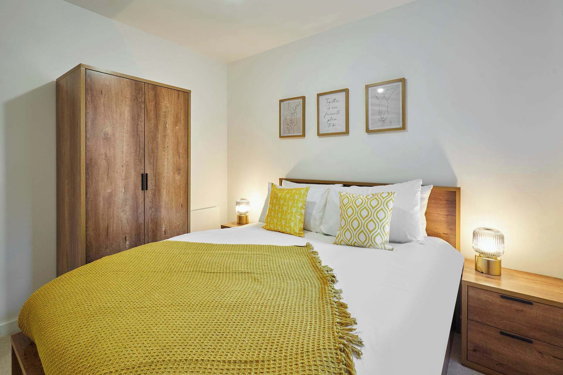 2 chambres, fer et planche à repasser, draps fournis