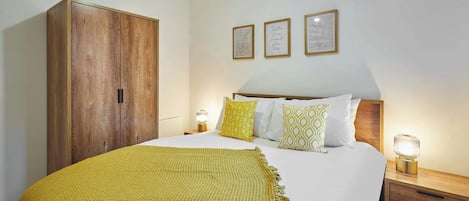 2 bedrooms, iron/ironing board, bed sheets