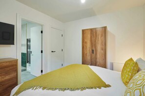 2 Schlafzimmer, Bügeleisen/Bügelbrett, Bettwäsche