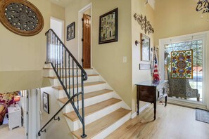 Interior - 4BD Family Home Heart of COS, Lrg backyard and Gameroom (Colorado Springs)