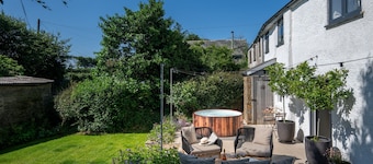 Moorstone - a cottage that sleeps 6 guests in 3 bedrooms