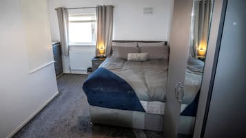 3 bedrooms, desk, free WiFi, bed sheets