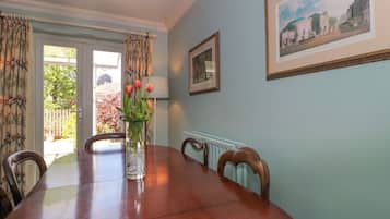 Cottage | Dining