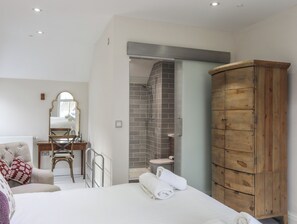 1 chambre, décoration personnalisée, ameublement personnalisé