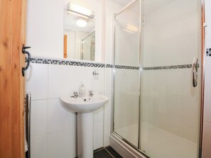 Cottage | Bathroom | Shower - Hendre (Caernarfon)