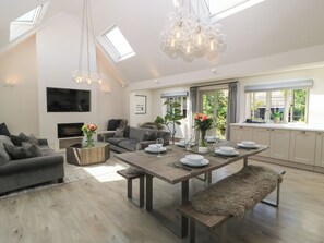 Dining - 12 Manor Farm Close (Chipping Norton)