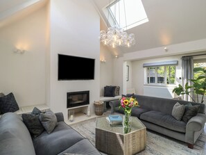 Fireplace - 12 Manor Farm Close (Chipping Norton)