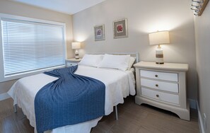 3 habitaciones, tabla de planchar con plancha, wifi y ropa de cama 