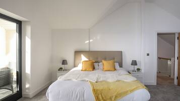 4 camere, con stile personalizzato, con arredamento individuale