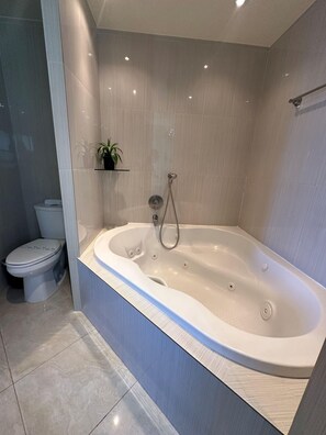Condo, 4 Bedrooms | Bathroom | Towels - Llc1236 - Lakeside Landing 4 Bedroom Condo (South Lake Tahoe)