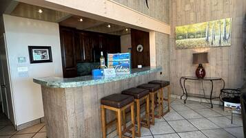 Bar (trong khuôn viên)