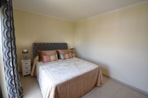 3 Schlafzimmer, Bügeleisen/Bügelbrett, WLAN, Bettwäsche