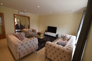 Living area - Villa Machado is located in Alcantarilha with a private swimming pool. (Alcantarilha)