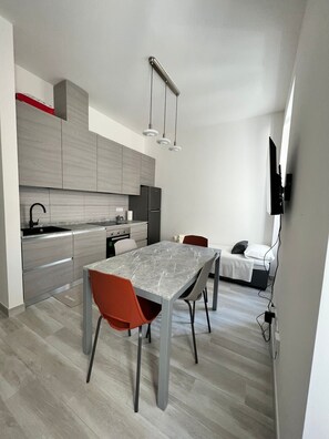 1 bedroom, iron/ironing board, free WiFi, bed sheets - Luxury Apatment + Private Garage (Trieste)