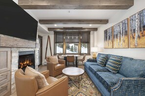 Condo, 2 Bedrooms | Living area