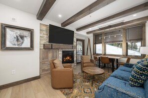 Condo, 2 Bedrooms | Living area