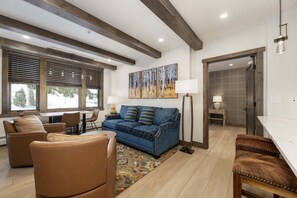 Condo, 2 Bedrooms | Living area