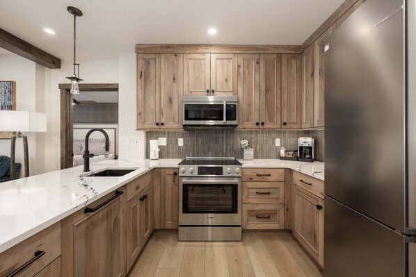 Condo, 2 Bedrooms | Private kitchen