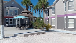 Condo, 2 Bedrooms | Outdoor dining