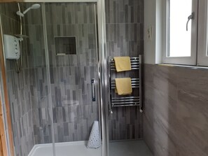 Shower - Cornode Cottage (Garrykennedy)