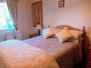 4 bedrooms, individually decorated, individually furnished, free WiFi - Lackaroe Cottage (Garrykennedy)