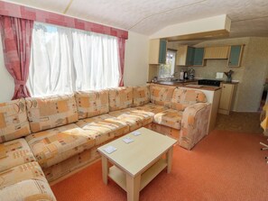 Living area - Gorphwysfa Caravan (Cemaes Bay)