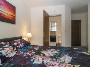 2 bedrooms, individually decorated, individually furnished, free WiFi - Cysgod Y Capel (Tyn-y-Gongl)