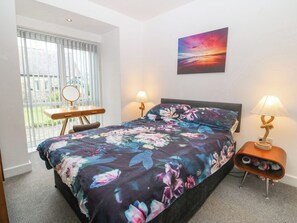 2 dormitorios, decoración individual, mobiliario individual